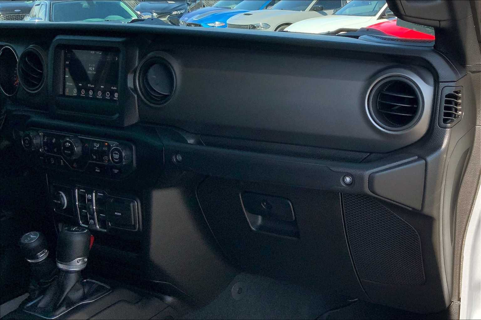 2022 Jeep Gladiator Willys Sport photo 17