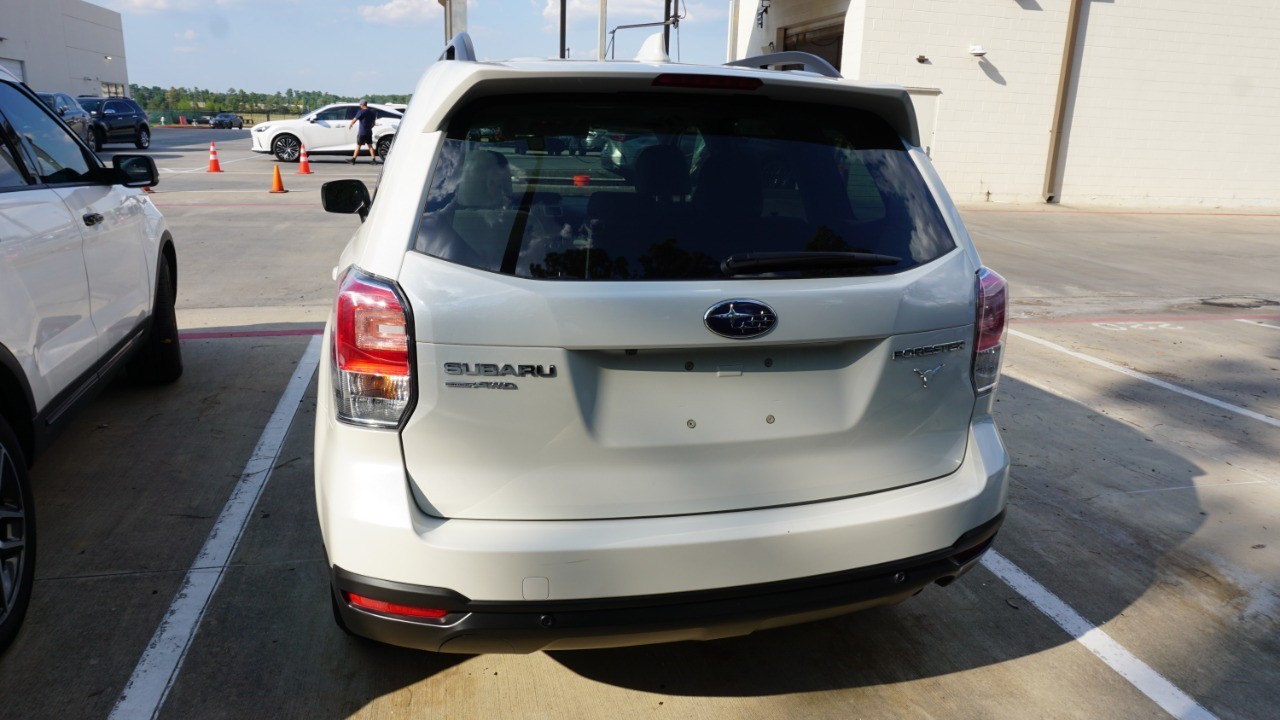 2018 Subaru Forester Premium photo 2