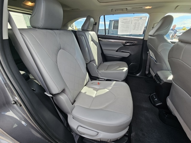 2021 Toyota Highlander Hybrid Platinum photo 24