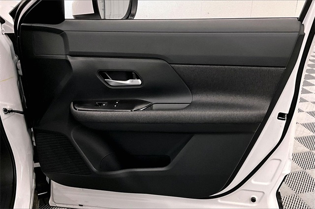 2025 Nissan Kicks SV photo 30