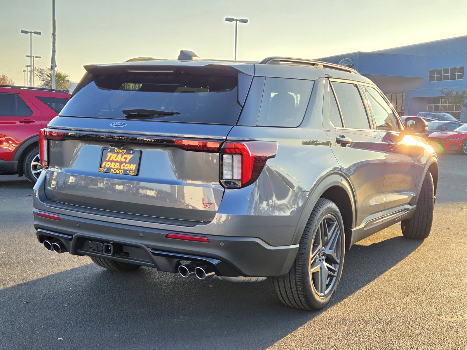 2025 Ford Explorer ST photo 4