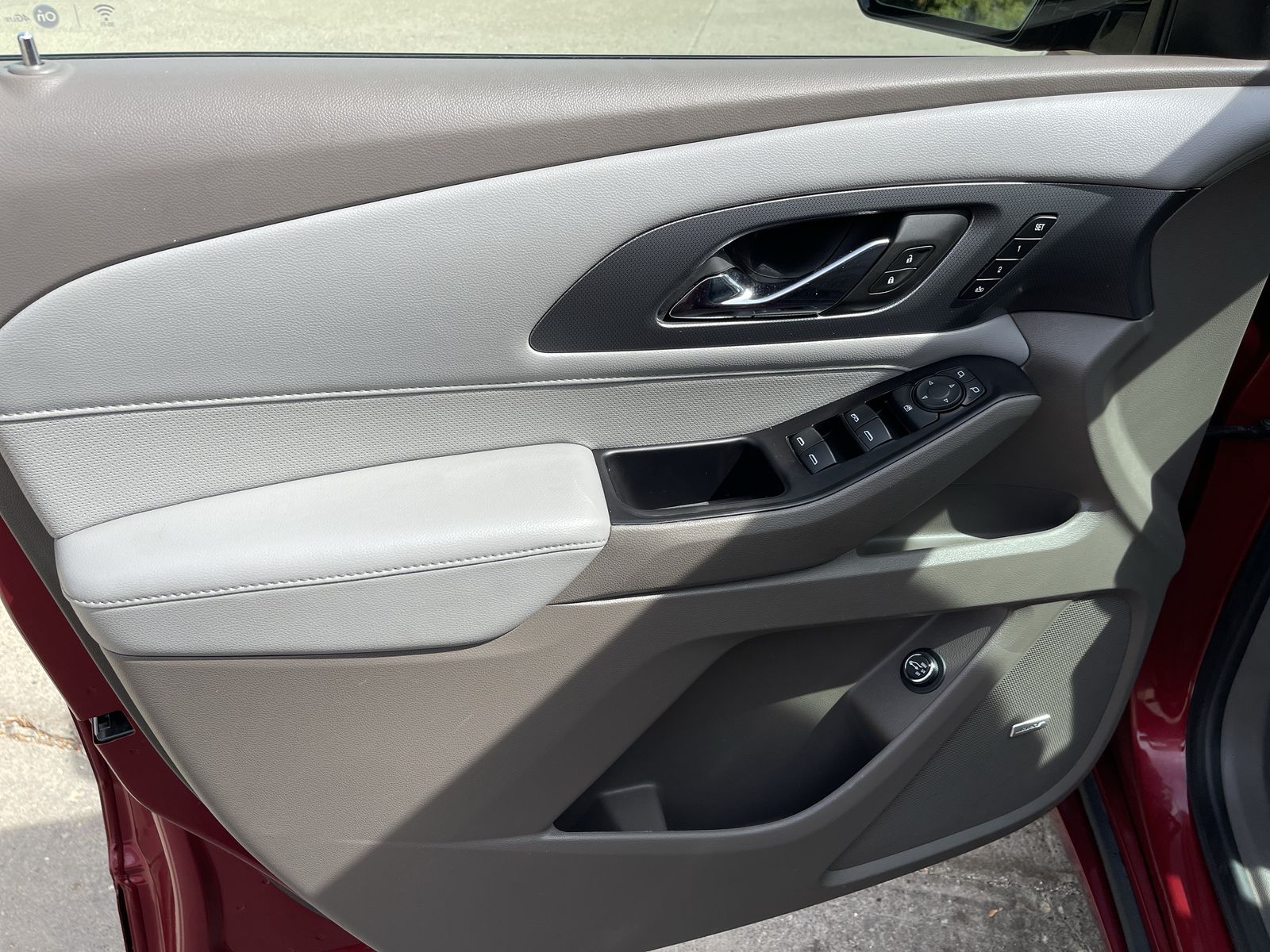 2018 Chevrolet Traverse Premier photo 2