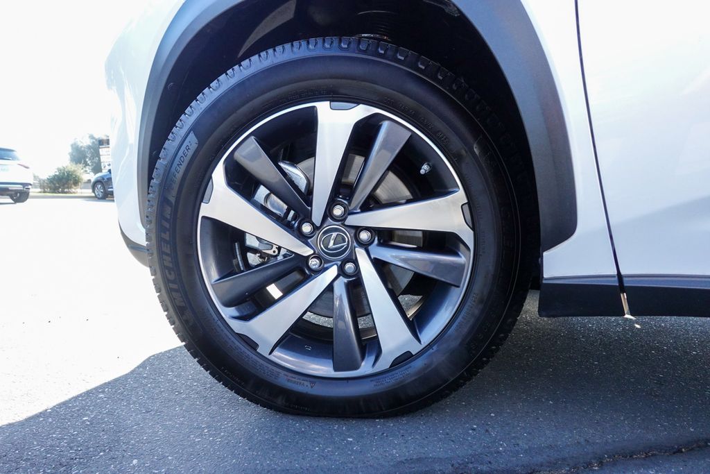 2020 Lexus NX 300h Premium photo 9