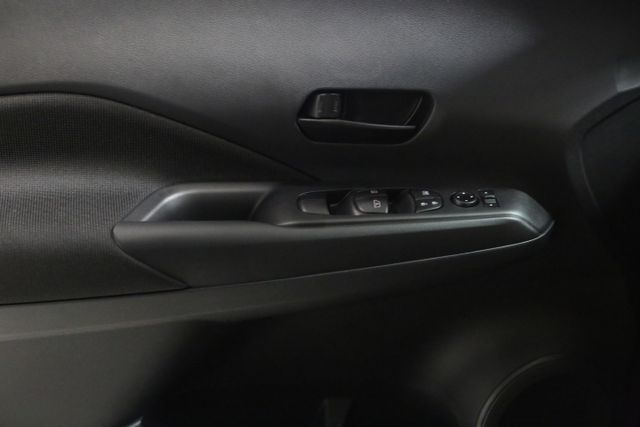 2025 Nissan Kicks Play S photo 10