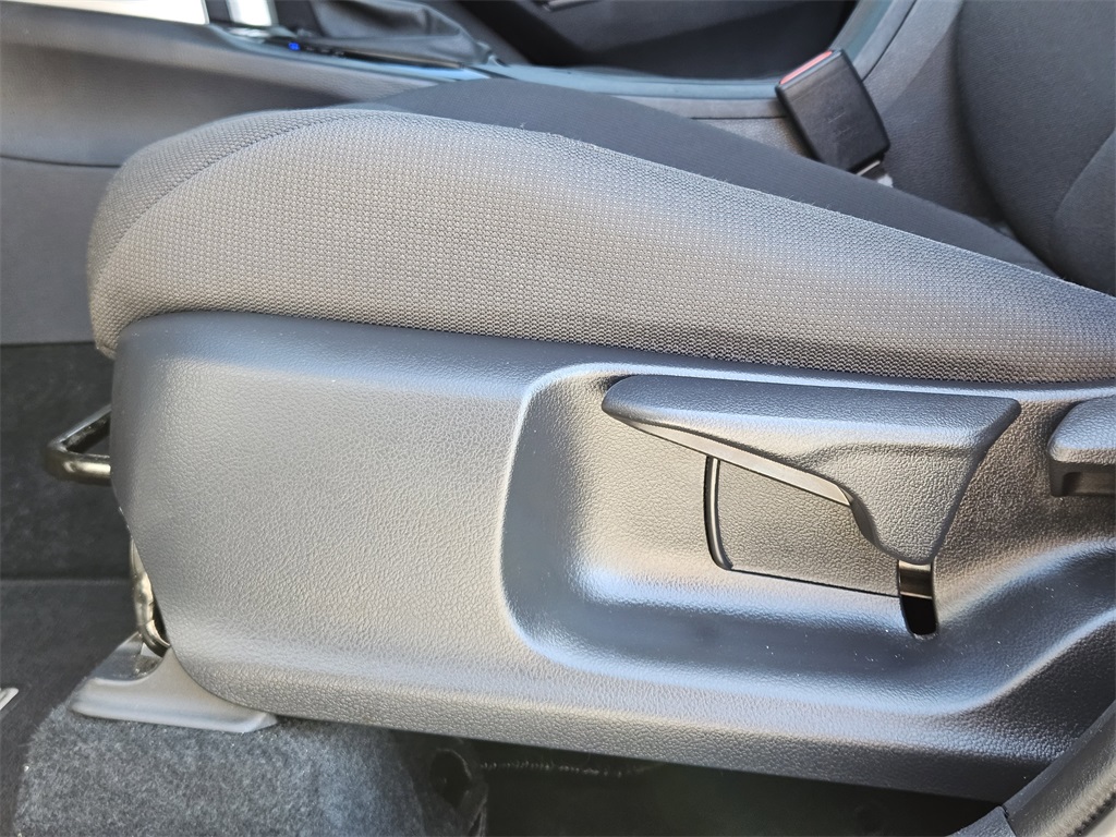 2022 Toyota Corolla Cross LE photo 21