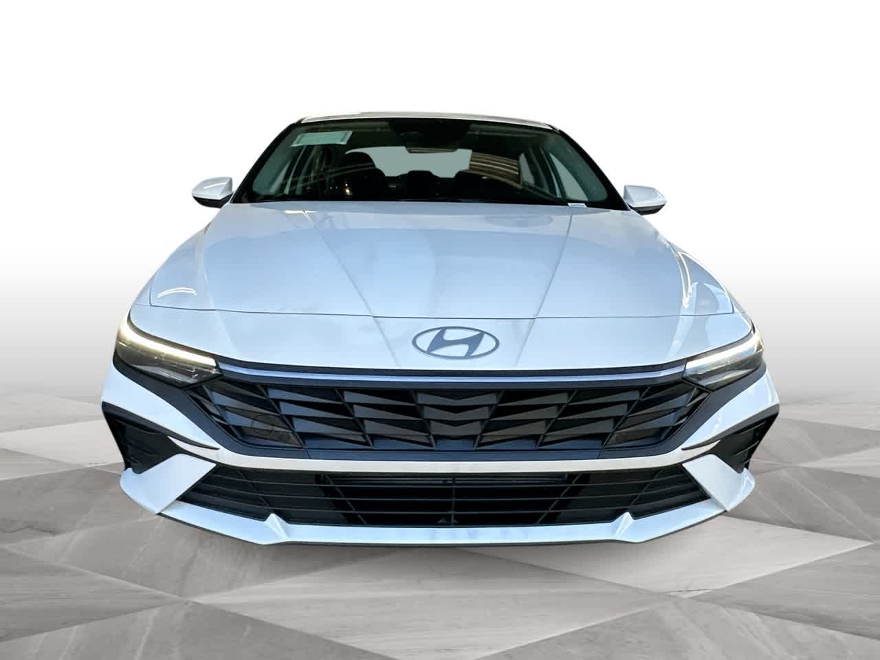 2025 Hyundai Elantra SE photo 3
