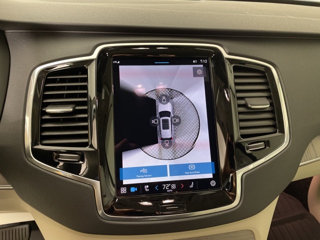 2025 Volvo XC90 T8 AWD Plus photo 4