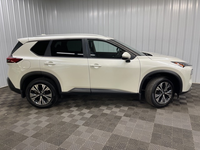 2022 Nissan Rogue SV photo 2