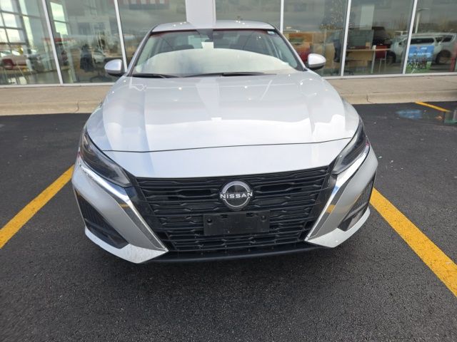 Used 2023 Nissan Altima SV with VIN 1N4BL4DV6PN365542 for sale in Romeoville, IL