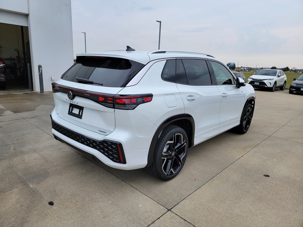 2025 Volkswagen Tiguan SEL R-Line Black photo 3