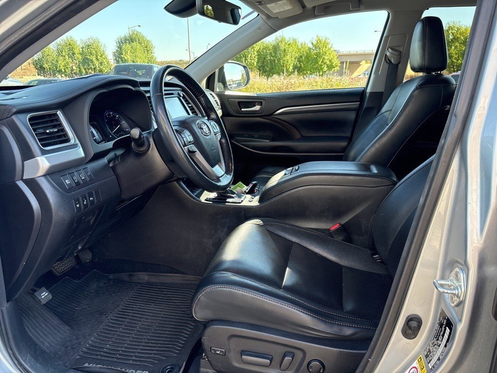 2017 Toyota Highlander Limited Platinum photo 10