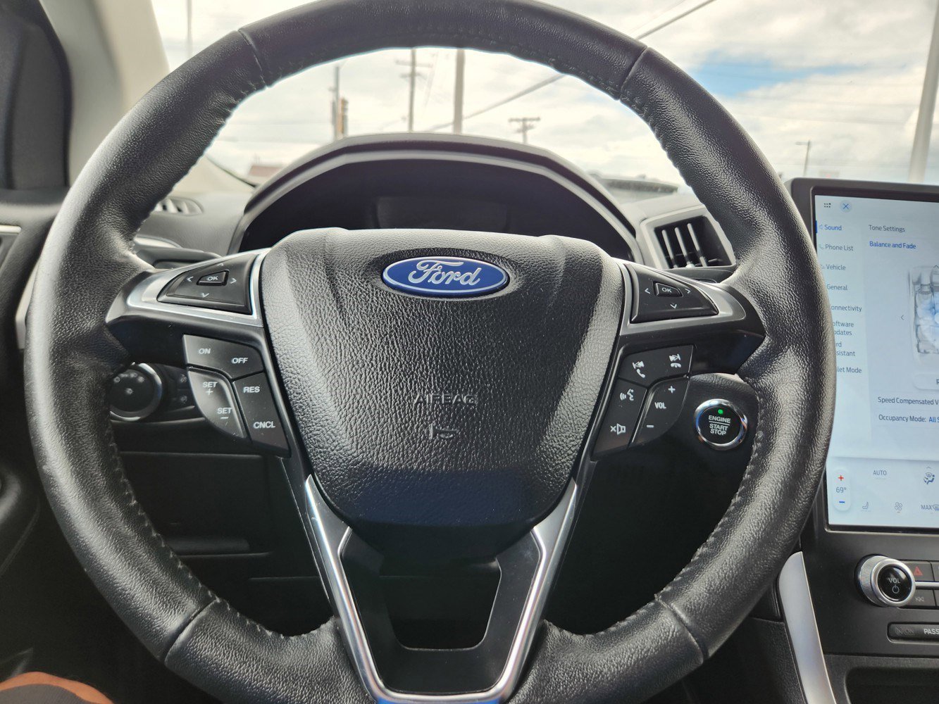 2022 Ford Edge SEL photo 19