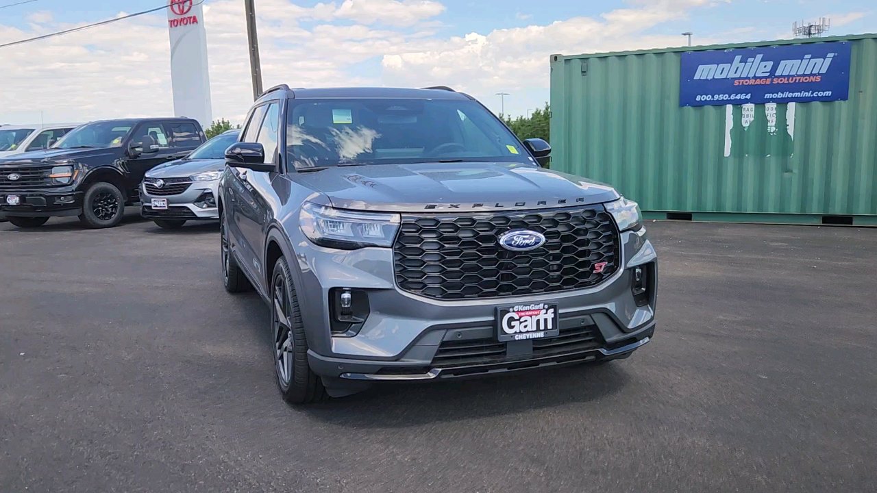 2025 Ford Explorer ST photo 2