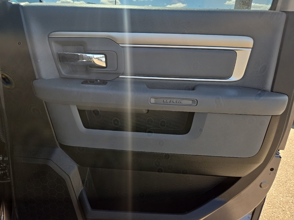 2019 Ram 1500 Classic Warlock photo 23