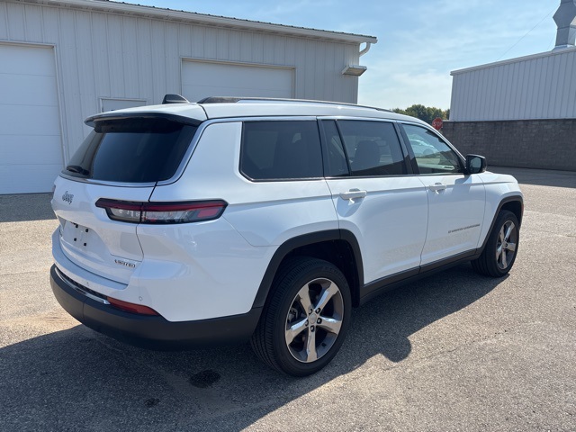 2022 Jeep Grand Cherokee Limited photo 2