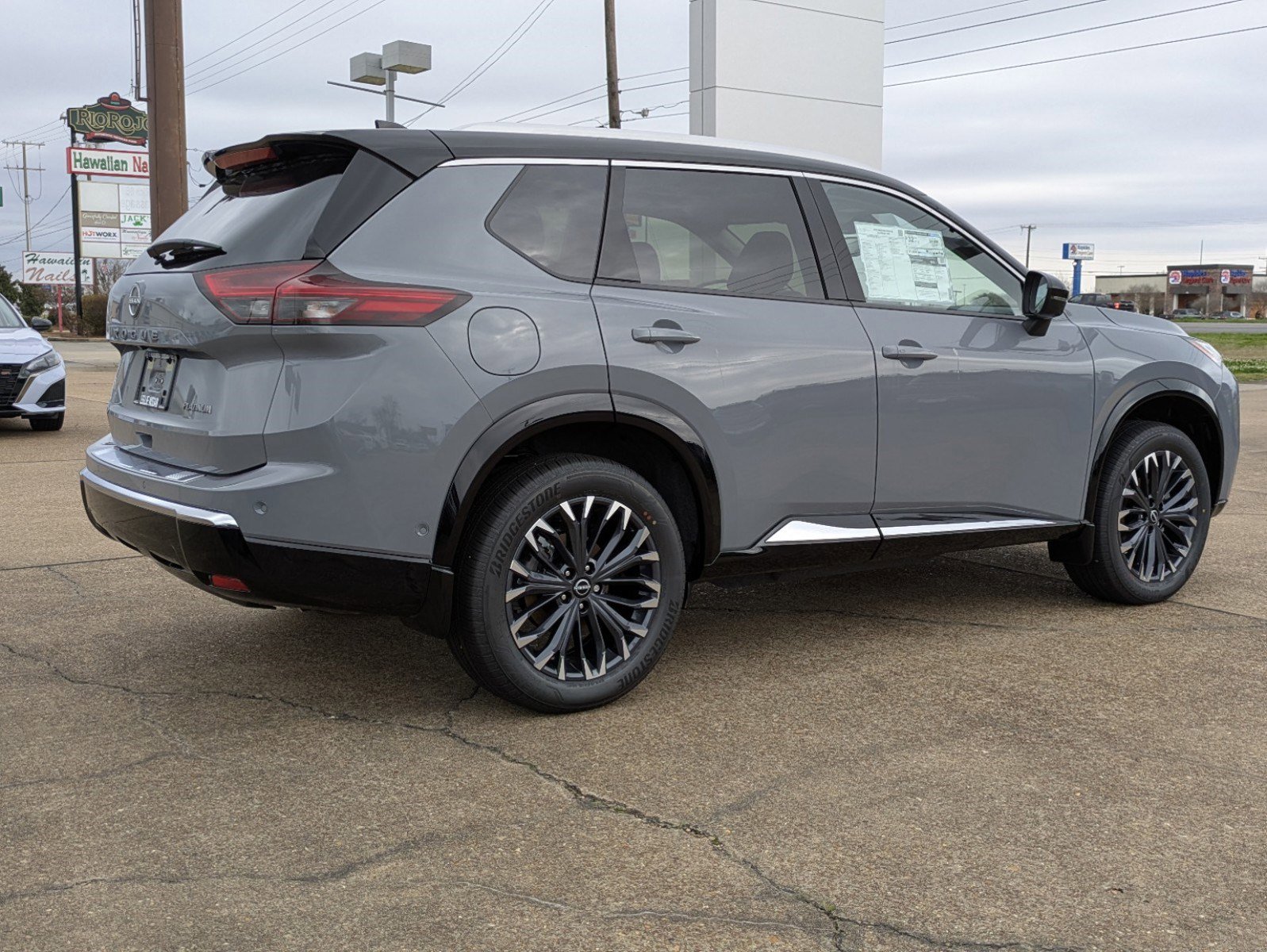 2025 Nissan Rogue Platinum photo 5