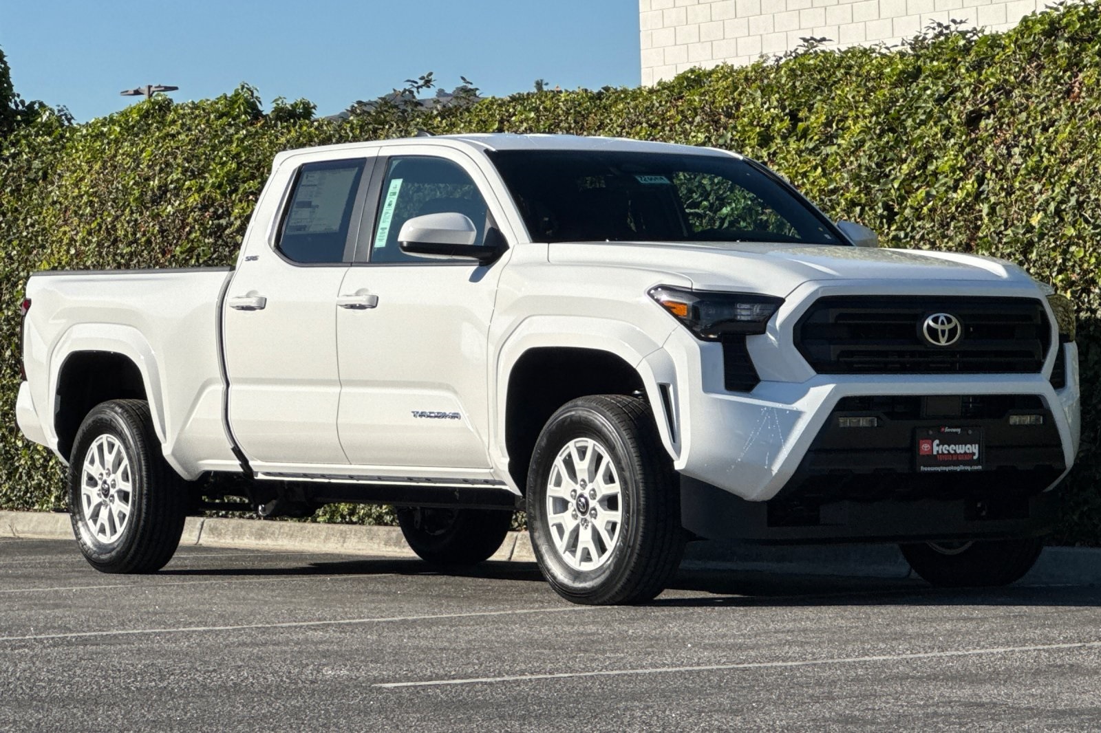 2025 Toyota Tacoma SR5 4x4 Double Cab photo 2