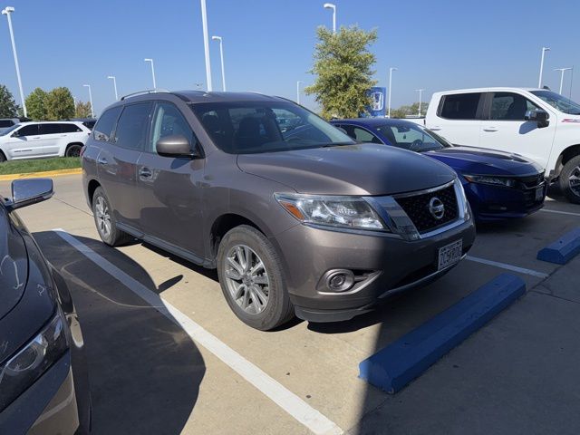 2014 Nissan Pathfinder SV photo 2