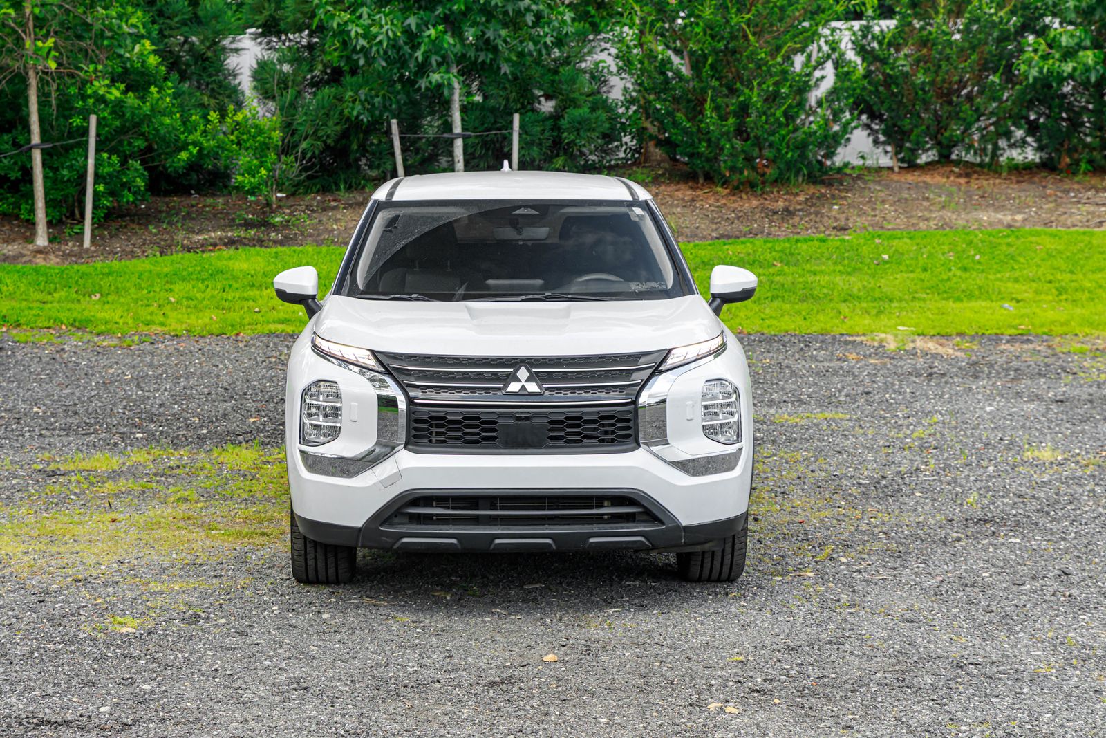 2022 Mitsubishi Outlander ES photo 2