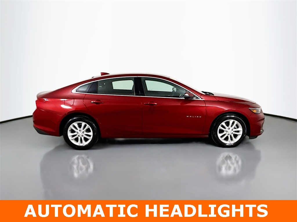 2018 Chevrolet Malibu 1LT photo 3