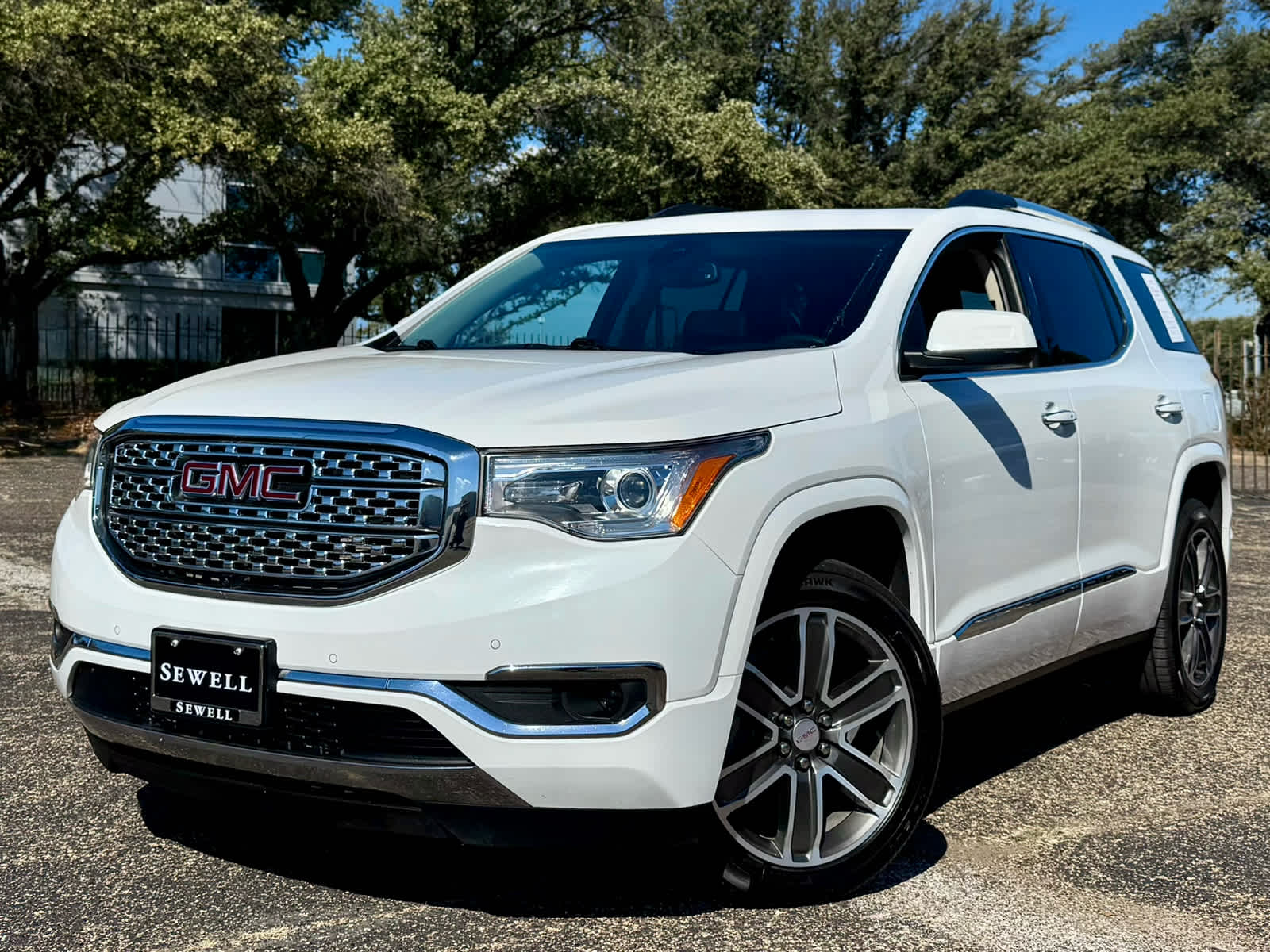 2019 GMC Acadia Denali's photo