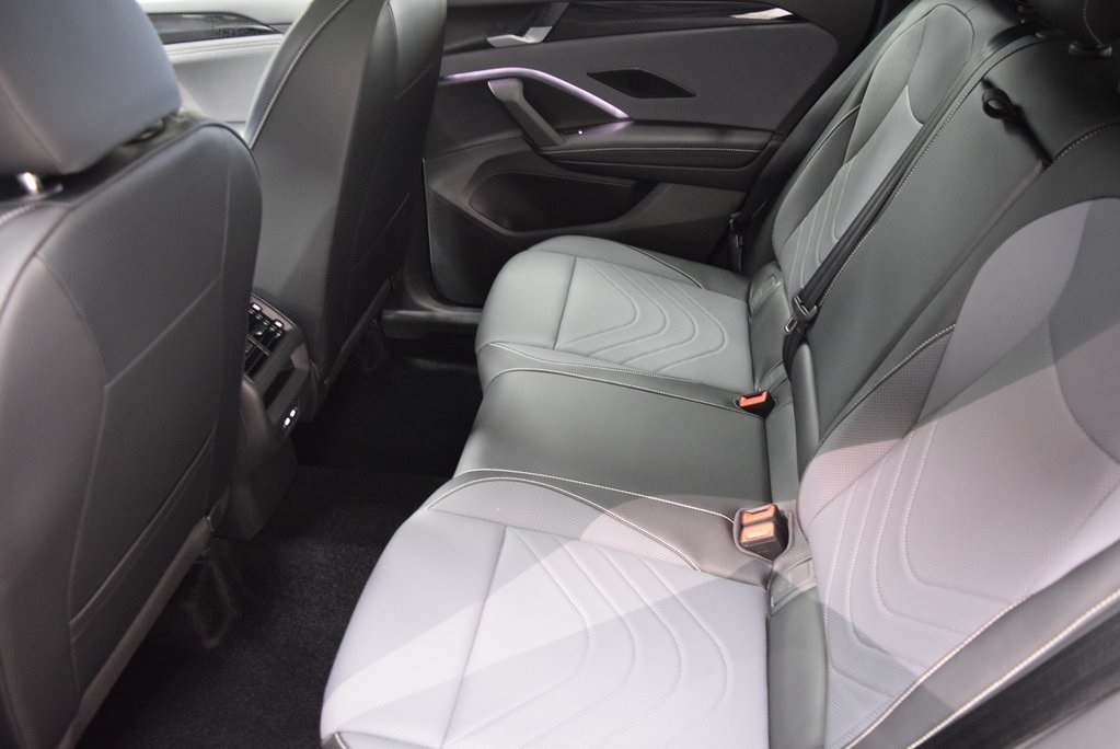 2025 Volkswagen Tiguan SE photo 4