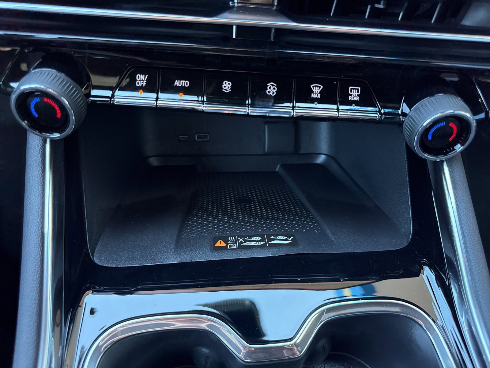 2025 Chevrolet Traverse photo 24