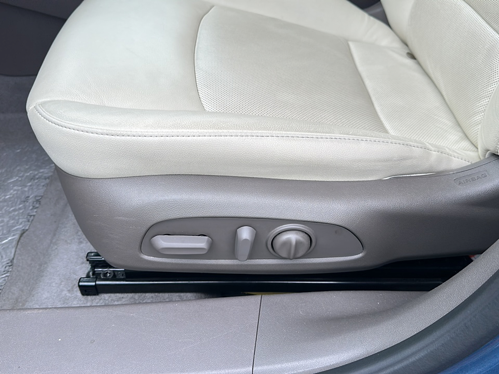 Used 2024 Lakeshore Blue Metallic CHEVROLET LT image 15