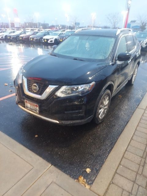 2018 Nissan Rogue SV photo 2