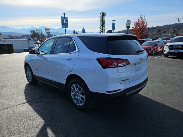 2022 Chevrolet Equinox LT photo 2