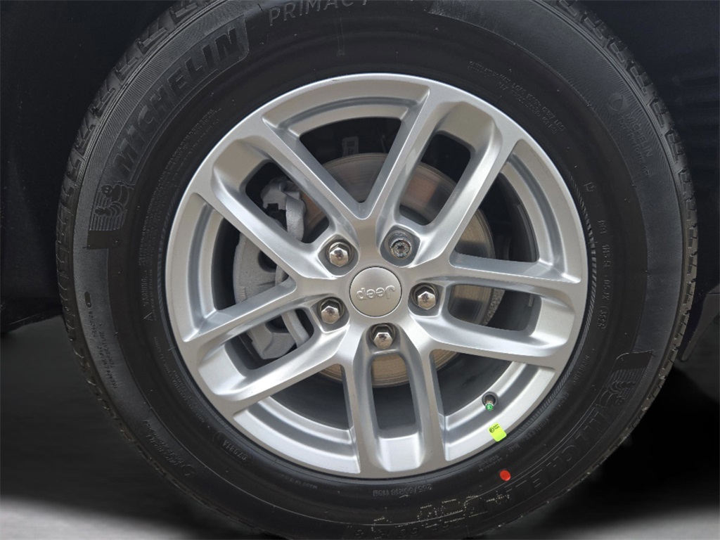 2025 Jeep Grand Cherokee Laredo photo 28