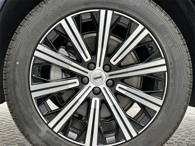 2025 Volvo XC90 B5 AWD Core photo 2