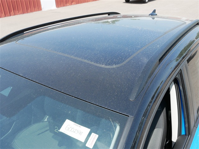 2025 Volkswagen Taos SE photo 2