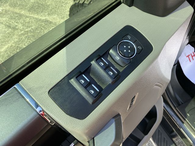 2015 Ford F-150 XLT photo 32