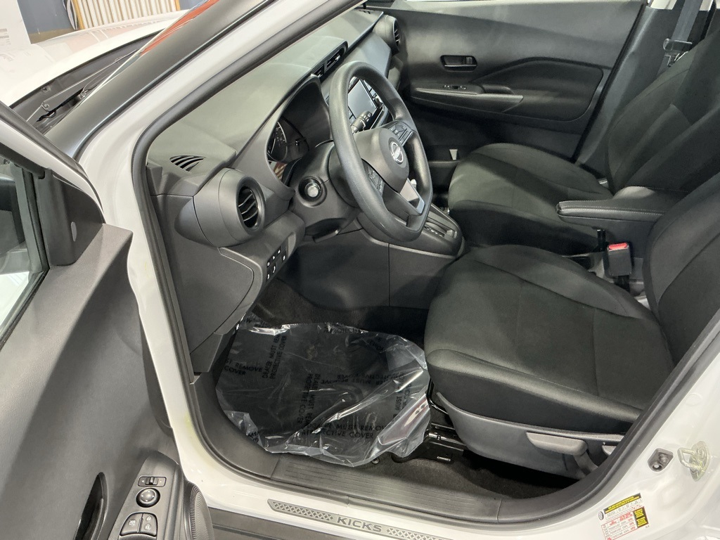 2024 Nissan Kicks S photo 3
