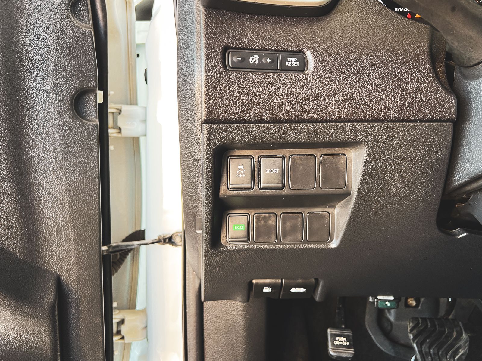 2016 Nissan Rogue SV photo 18