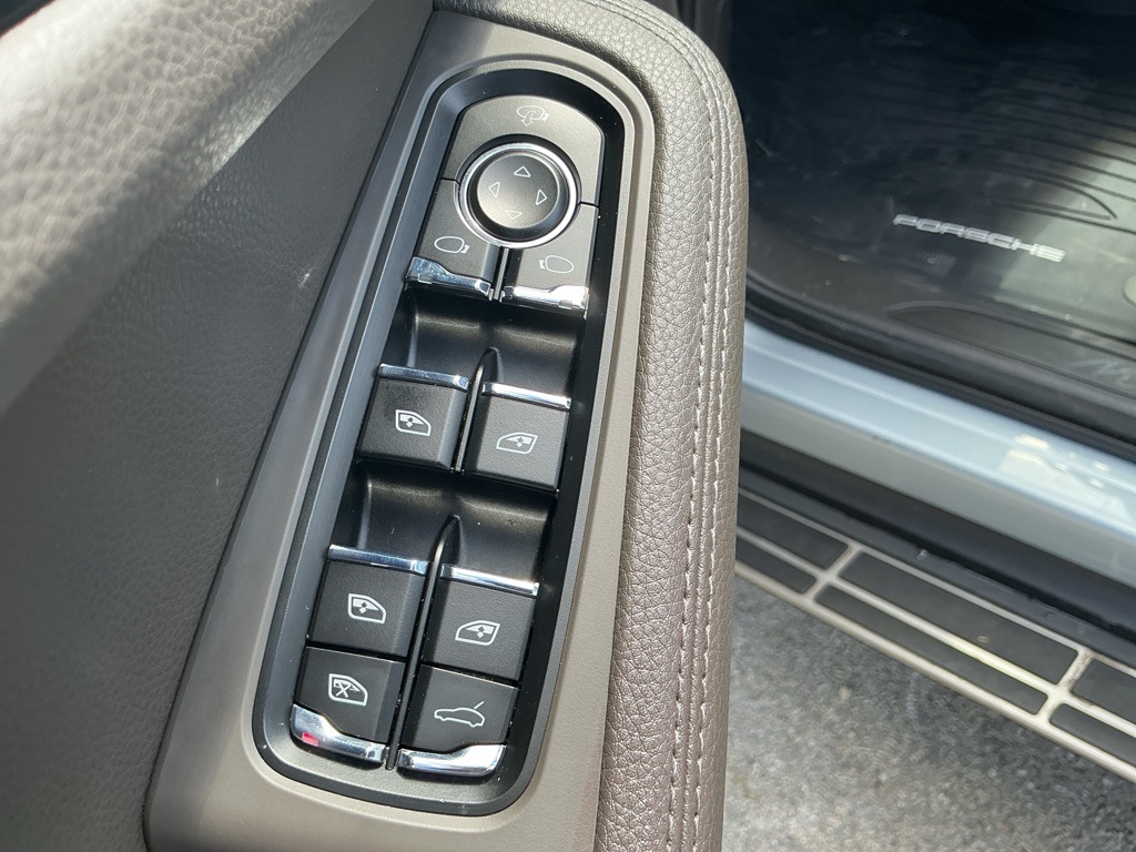 2024 Porsche Macan Base photo 21