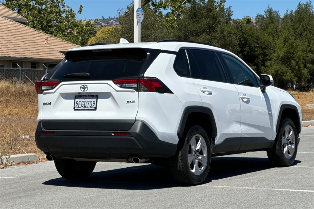 2023 Toyota RAV4 XLE photo 4
