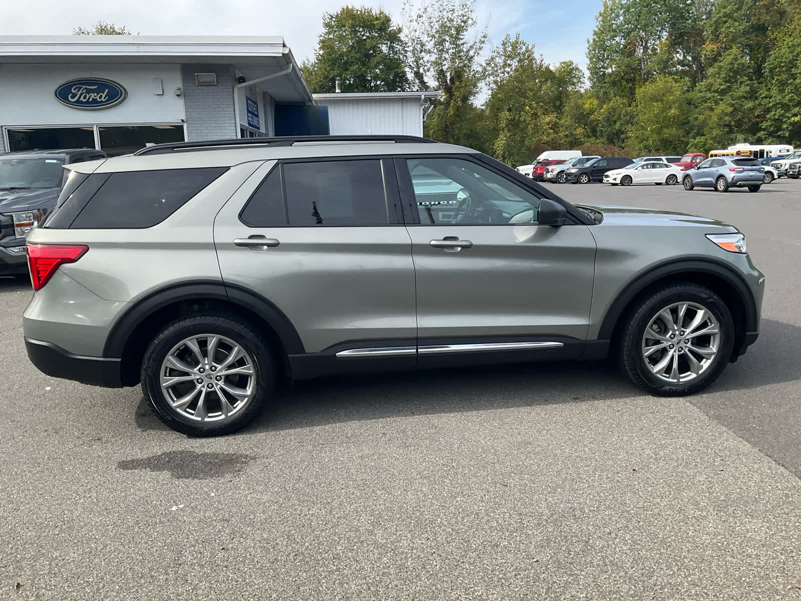 2020 Ford Explorer XLT photo 2