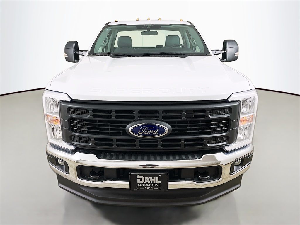 2025 Ford F-350 photo 2