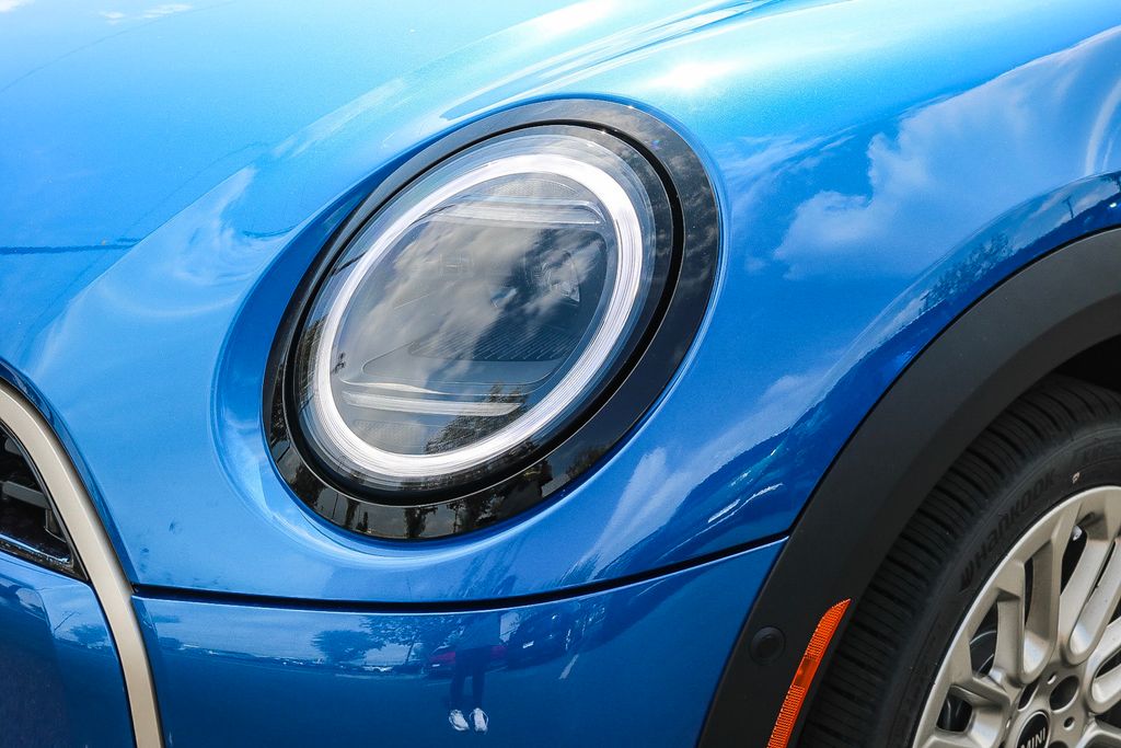 2025 Mini Cooper 4 Door Hardtop Signature photo 4