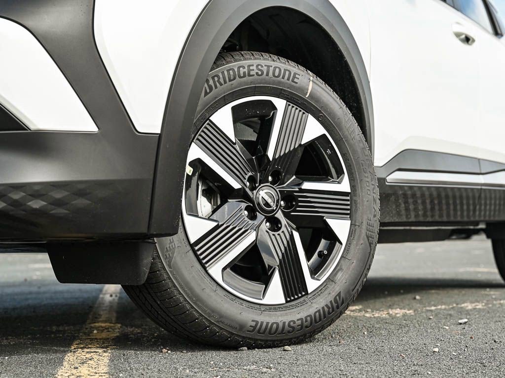 2026 Nissan Kicks SV photo 3