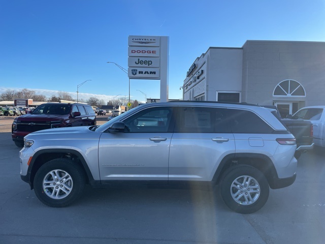 2025 Jeep Grand Cherokee Laredo's photo