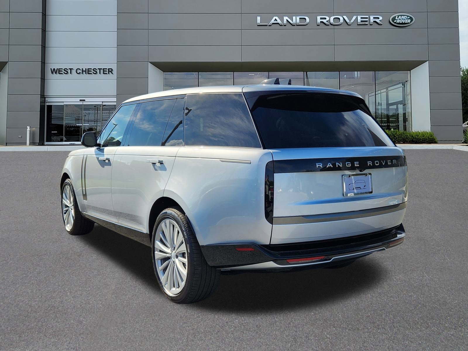 2025 Land Rover Range Rover SE photo 3