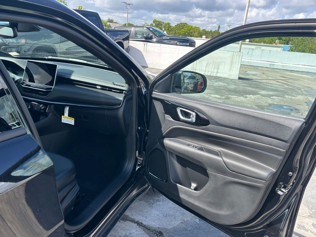 2026 Jeep Compass Latitude Altitude photo 28