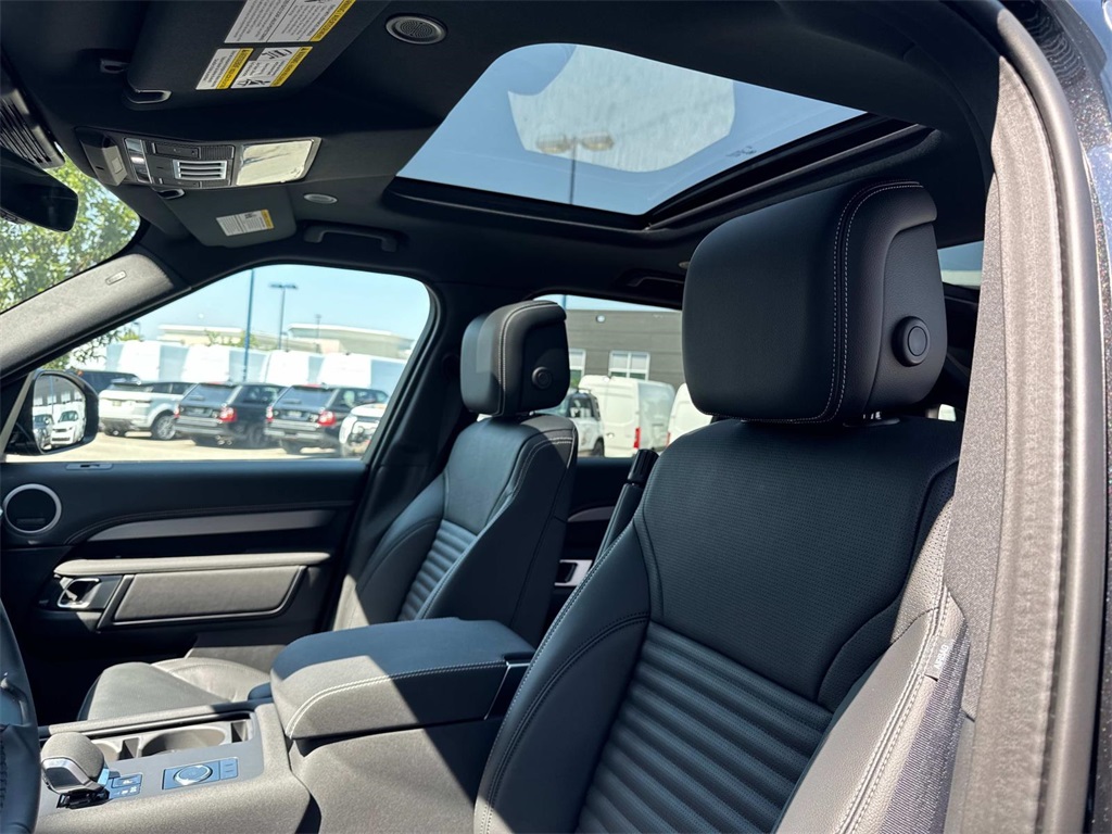 2025 Land Rover Discovery SE photo 21