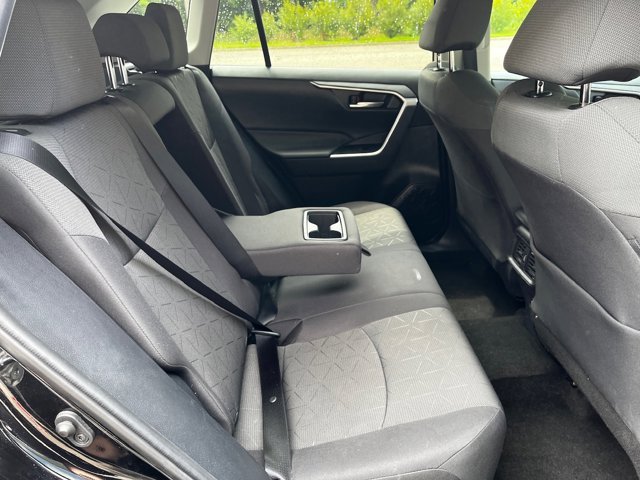 2021 Toyota RAV4 XLE photo 17