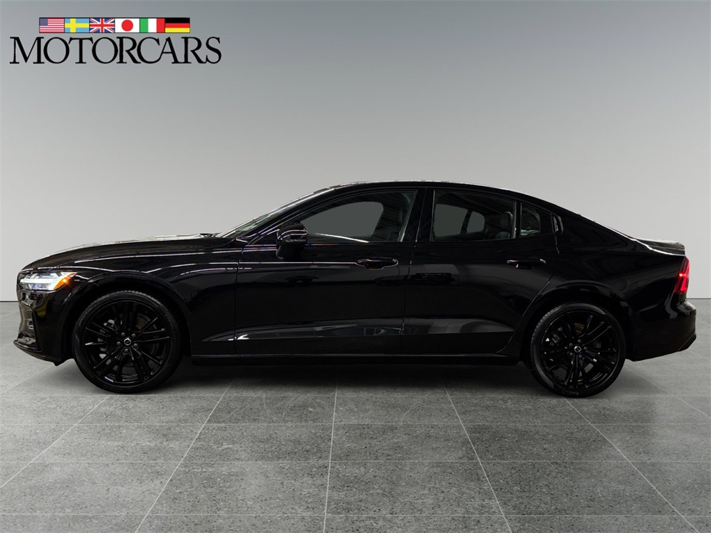 2023 Volvo S60 B5 Plus Black Edition photo 6