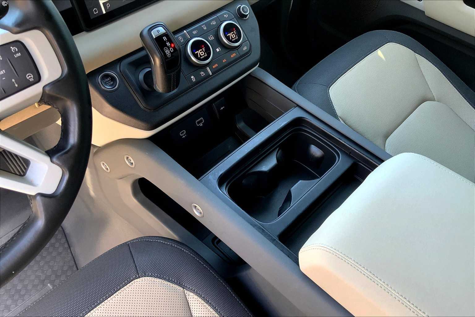 2023 Land Rover Defender X-Dynamic SE photo 28