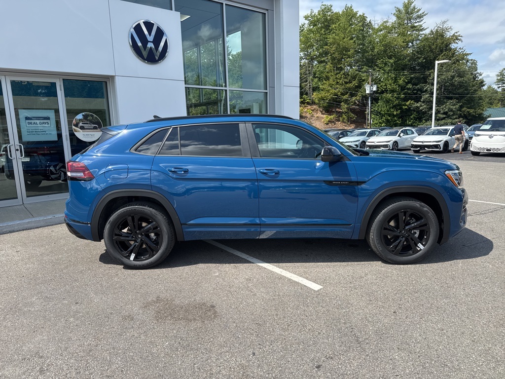 2026 Volkswagen Atlas Cross Sport SEL R-Line photo 13